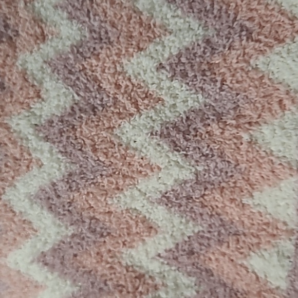 POL Mauve Pink & White Fuzzy Chevron Crop Top Pink Chevron Knit Tank Top - Picture 3 of 3